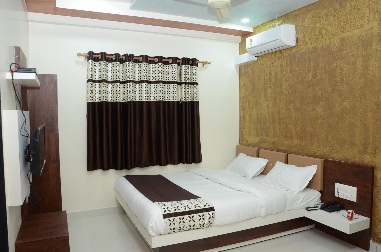 Somnāth Hotel Bansidhar מראה חיצוני תמונה