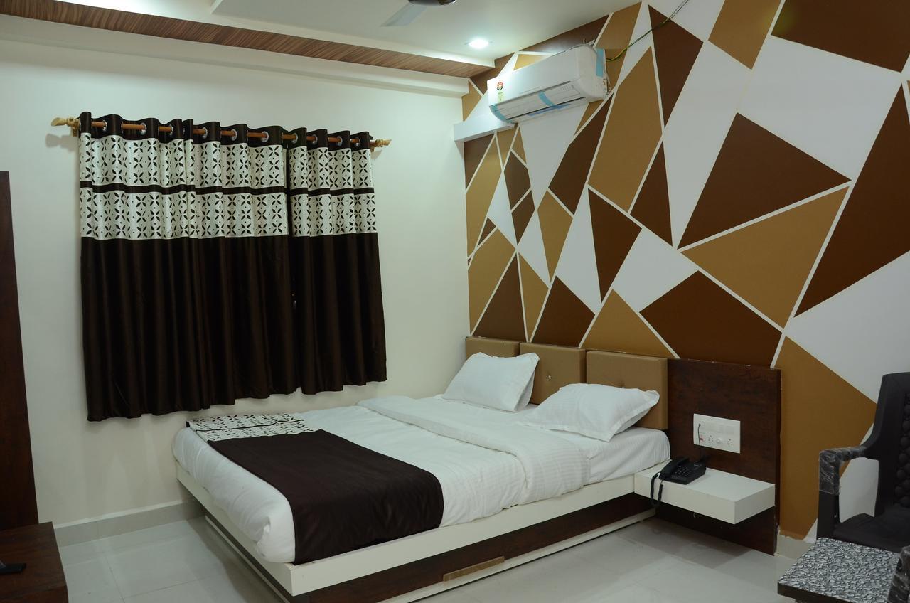 Somnāth Hotel Bansidhar מראה חיצוני תמונה