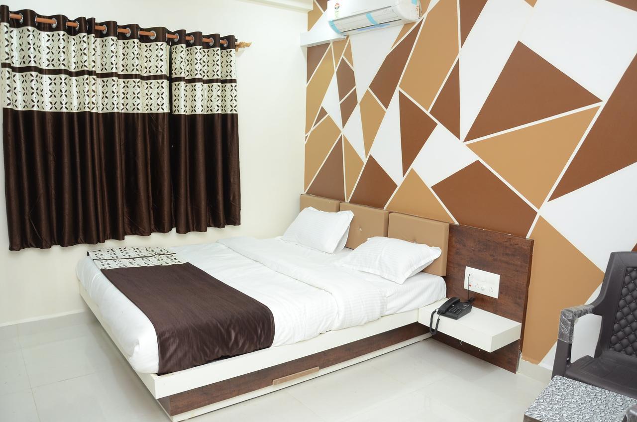 Somnāth Hotel Bansidhar מראה חיצוני תמונה