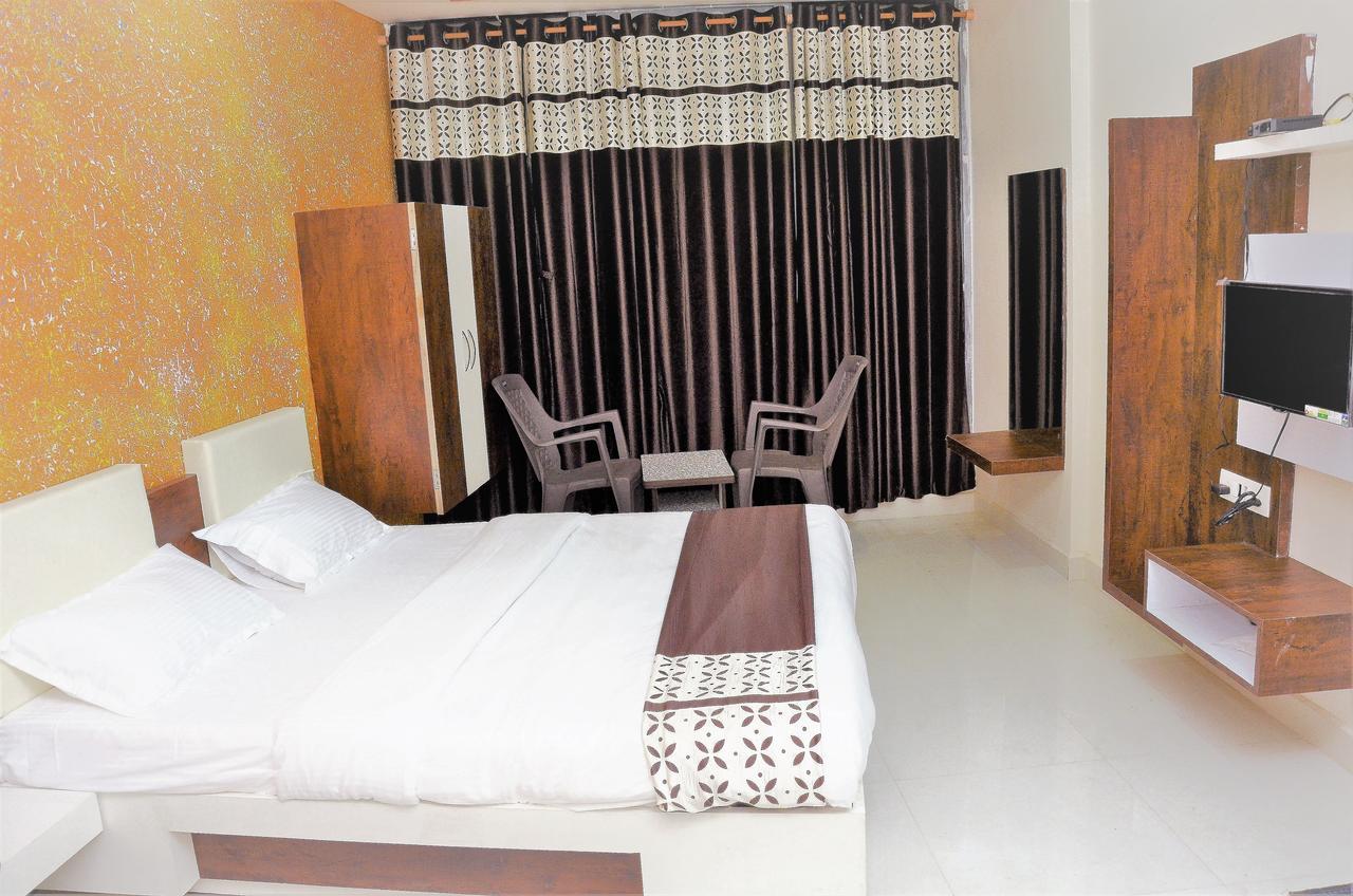 Somnāth Hotel Bansidhar מראה חיצוני תמונה