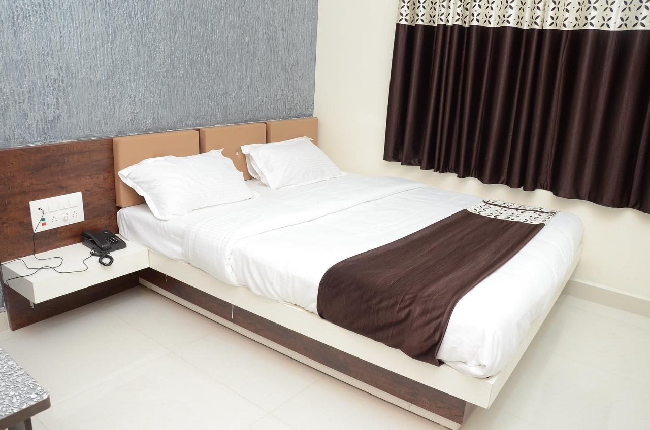 Somnāth Hotel Bansidhar מראה חיצוני תמונה