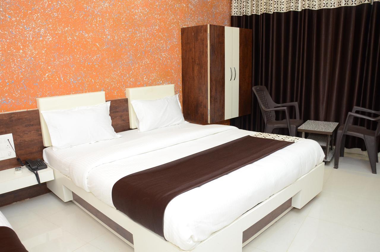 Somnāth Hotel Bansidhar מראה חיצוני תמונה