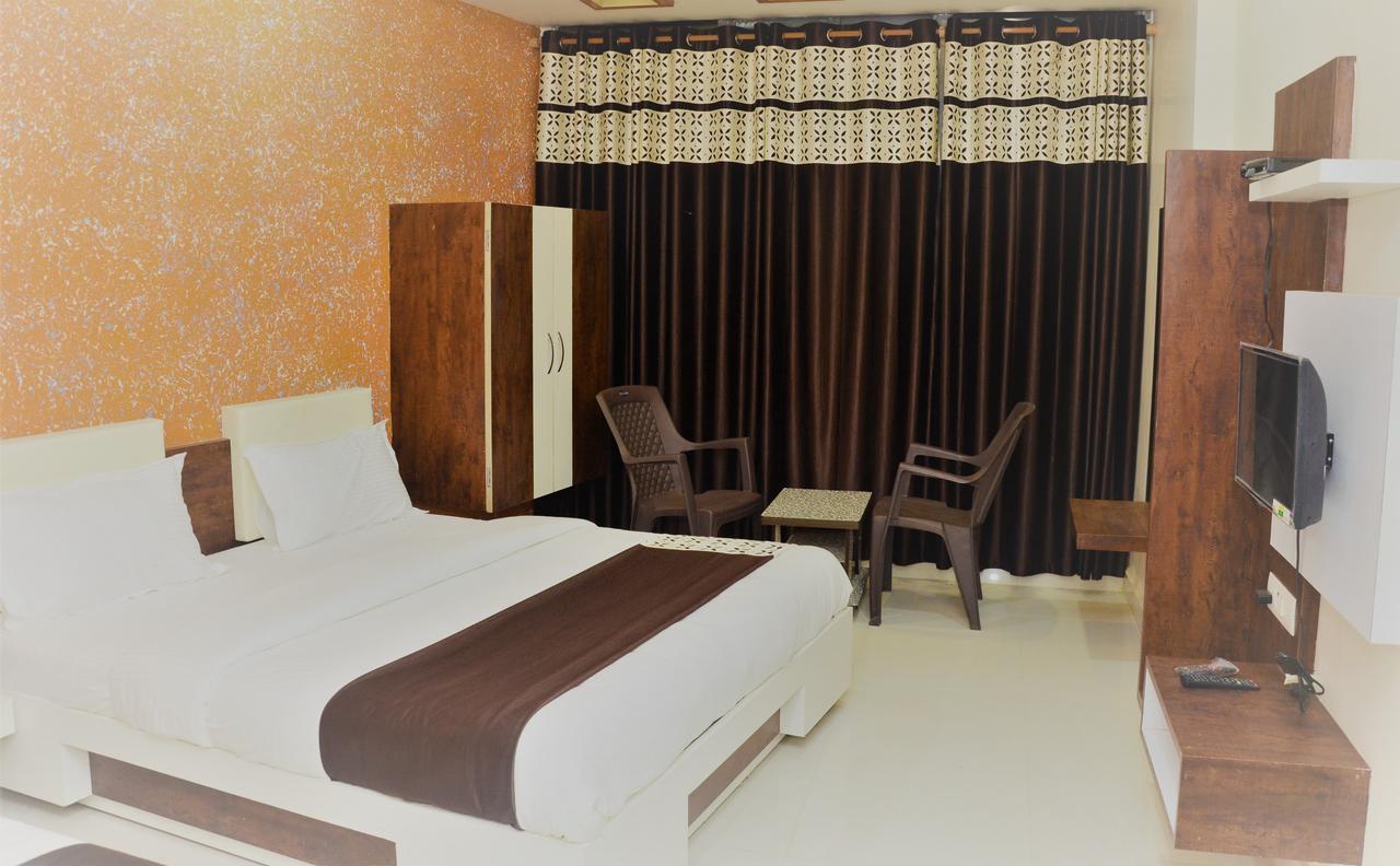 Somnāth Hotel Bansidhar מראה חיצוני תמונה